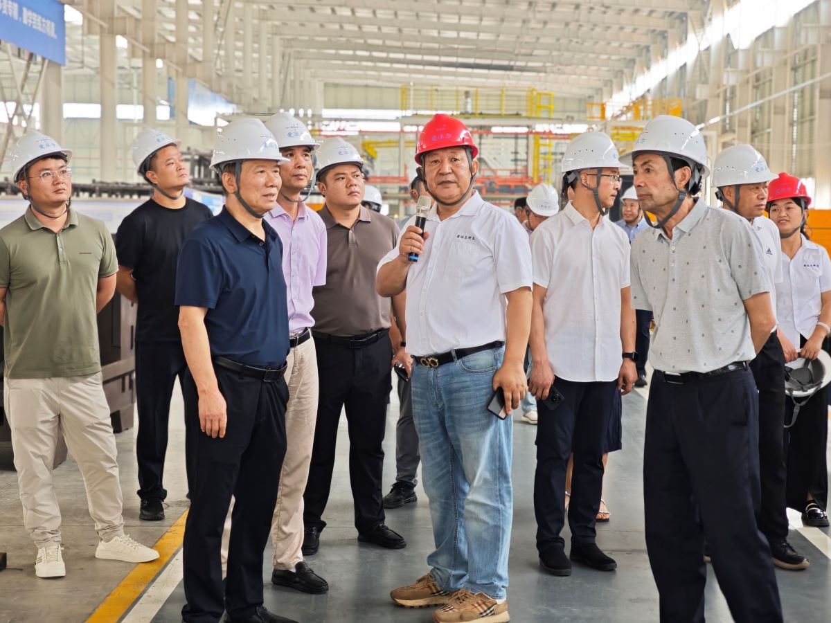 對(duì)標(biāo)先進(jìn)，共謀發(fā)展——新化縣企業(yè)家代表團(tuán)赴婁星產(chǎn)業(yè)開(kāi)發(fā)區(qū)考察學(xué)習(xí)